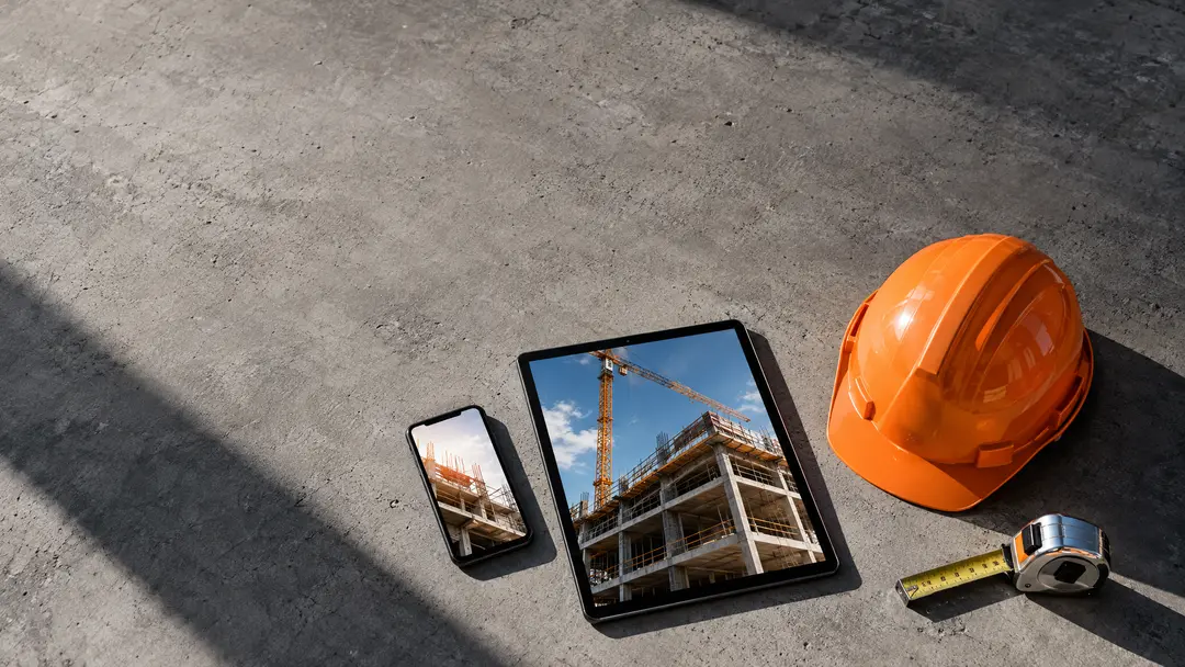 Dispositivos móveis e equipamentos de trabalho sobre mesa